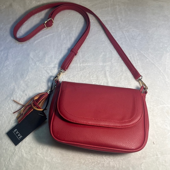 Red bag - some discoloration  crossbody - Picture 1 of 3